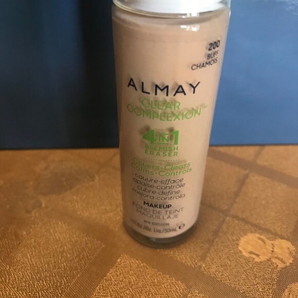 Almay Clear Complexion 4in1 Blemish Eraser Makeup, 200 Buff Clear Calm Control - Picture 3 of 3
